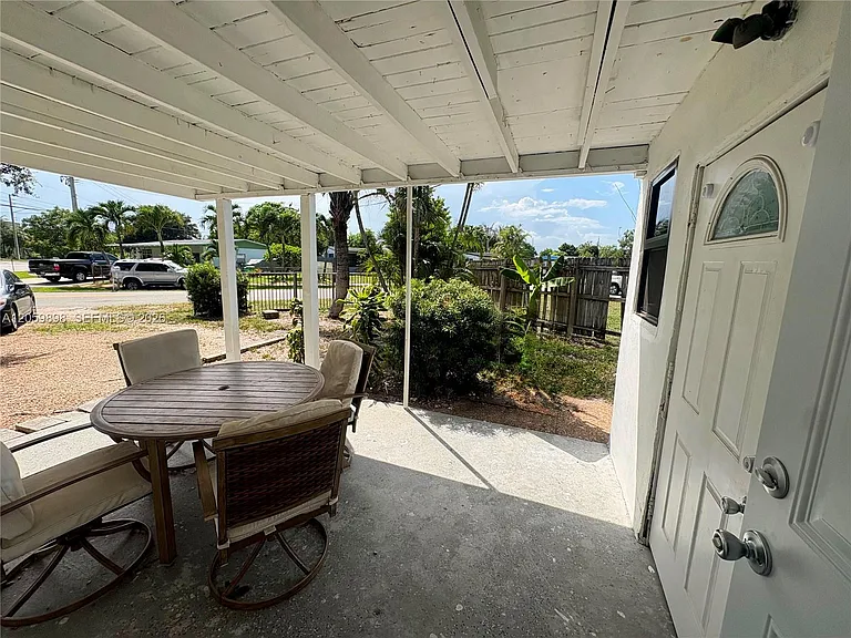 929 SW 10th Ave — Photo 14