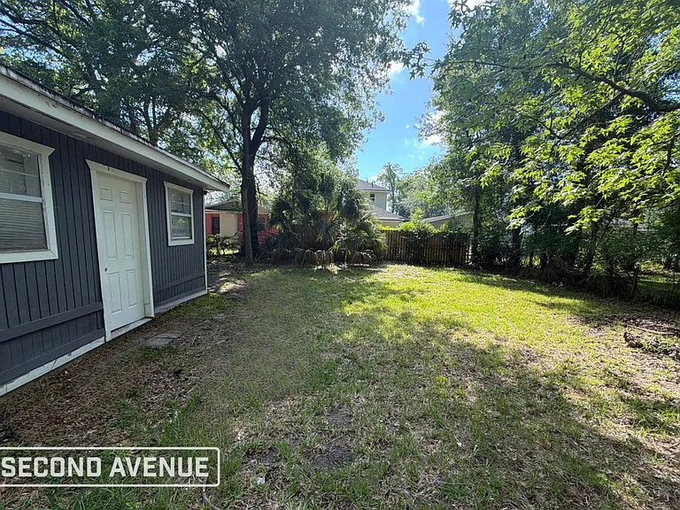 1952 W 11th St — Photo 3