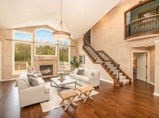 1718 Nagawicka Rd E, Hartland, WI 53029