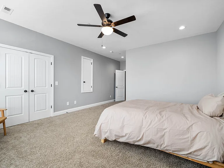 132 Savannah Ave — Photo 15