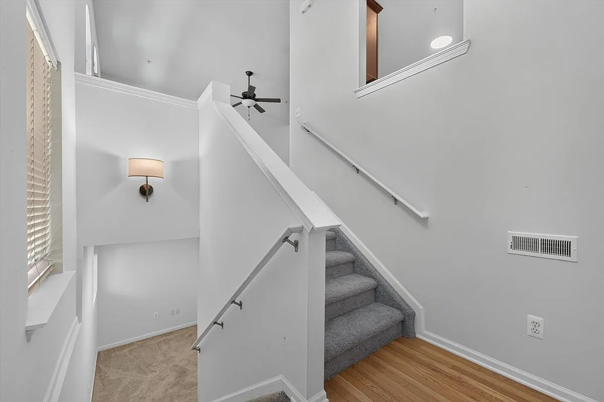 2 bed, 2.5 bath, 1468 sqft, $2,250 — Photo 2