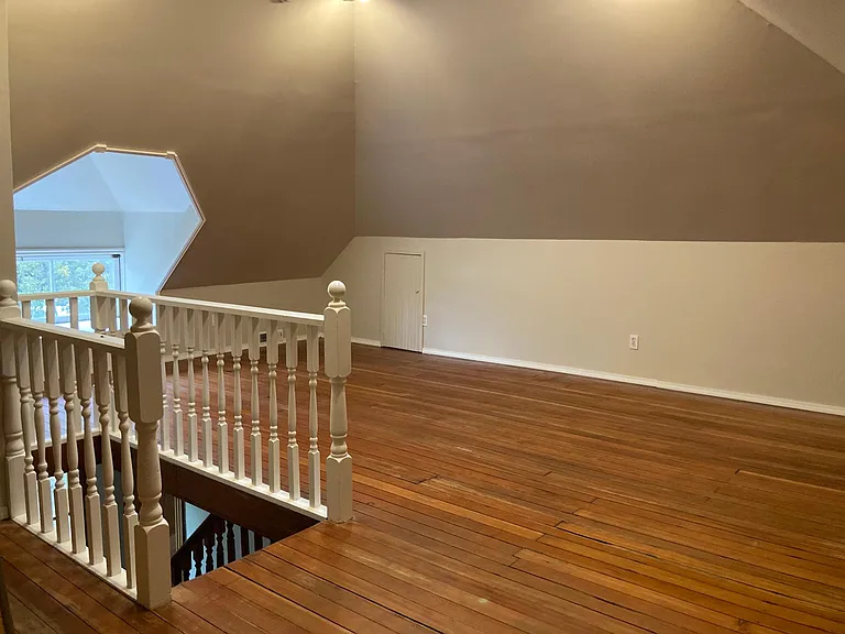 3rd floor bedroom (4)