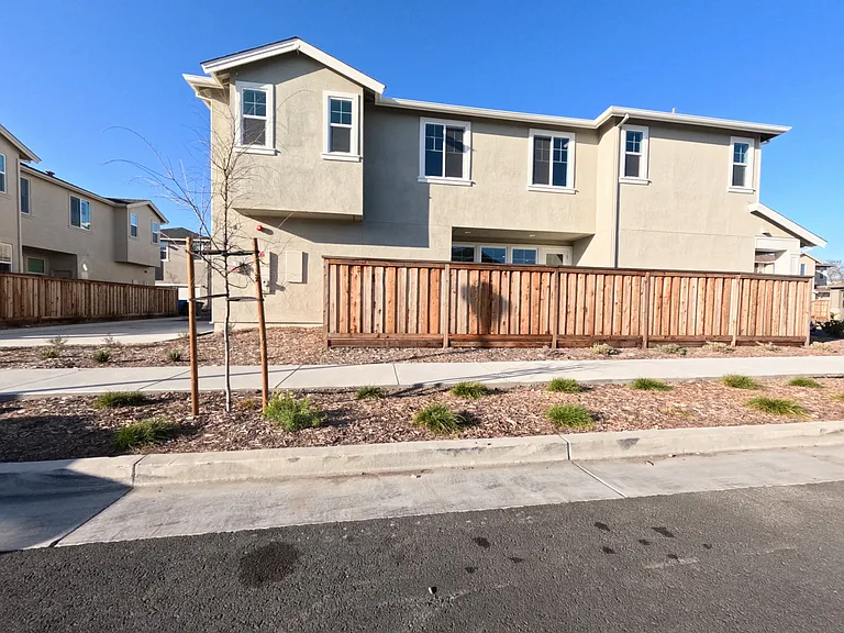 2716 Amora Cir — Photo 7