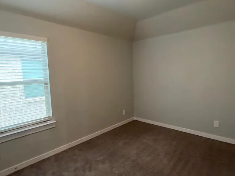 2604 Green River Rd — Photo 10