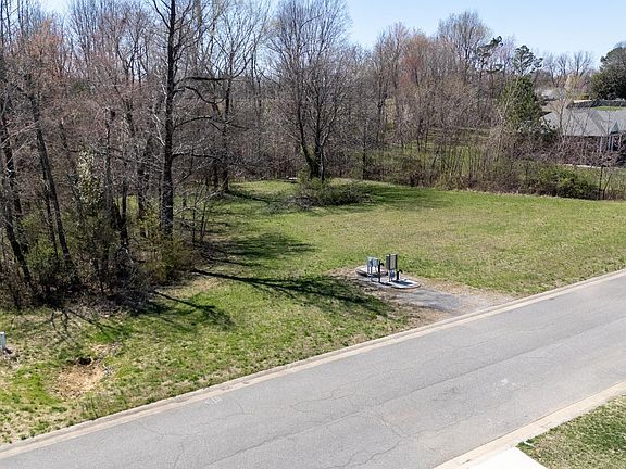 5th image of 155 Meadow Ridge Dr #6-7
