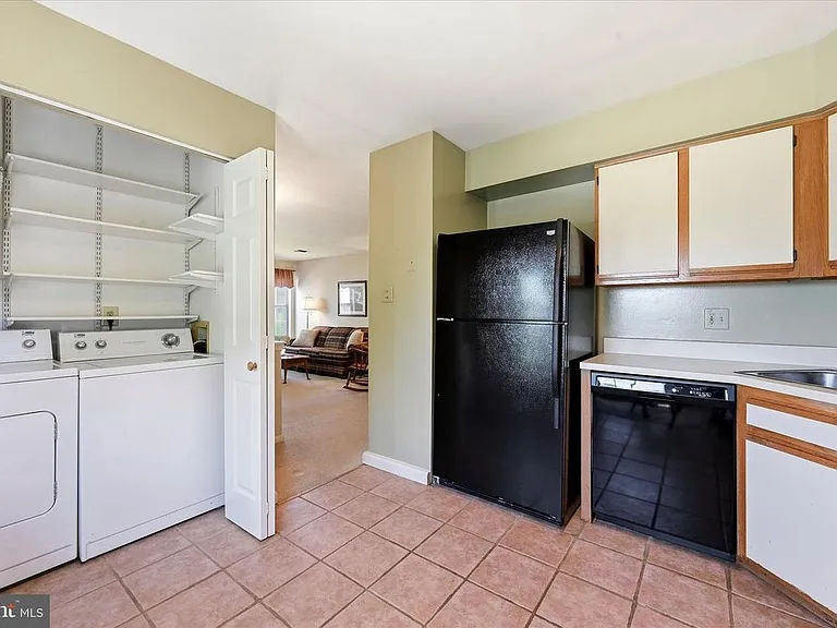 700 Bradford Ter — Photo 10