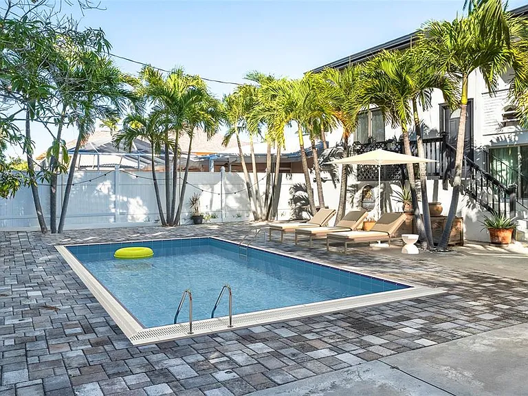 2710 Hibiscus Dr W — Photo 50