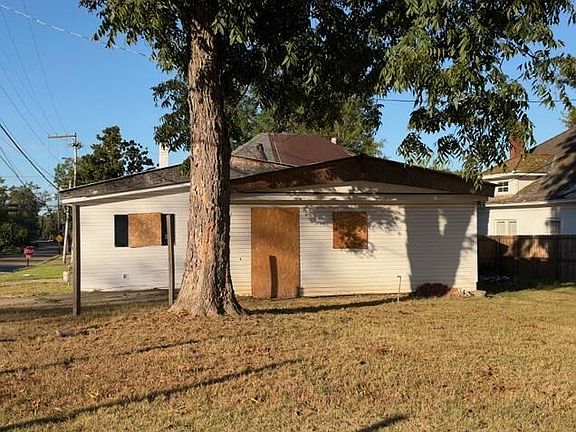 2nd image of 211 E Main St