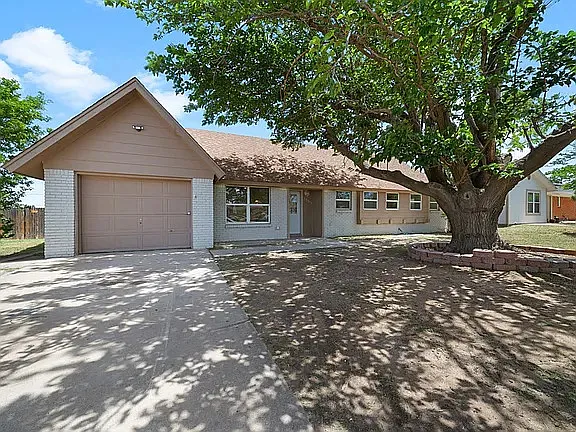 2503 Lynn Drive - 1 — Photo 2