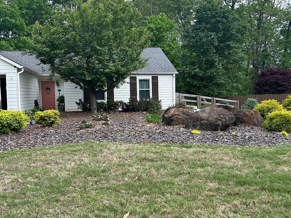 1st image of 334 Knollwood Ln