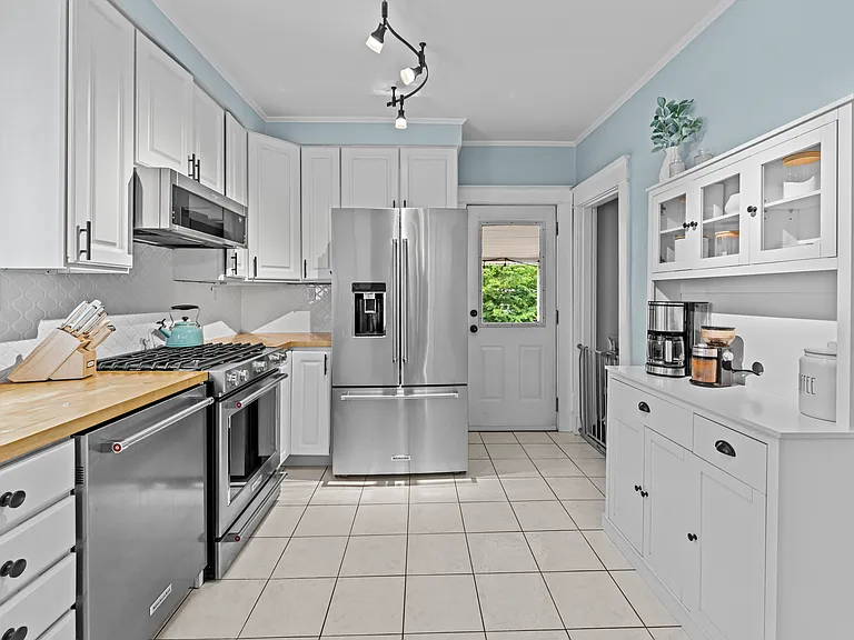 2031 Alameda Ave — Photo 8