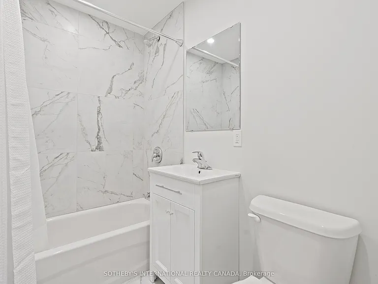 30 Strathgowan Ave #UPPER — Photo 10