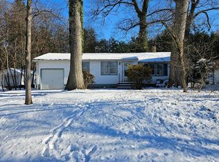 96 Woodside Ave, Midland Park, NJ 07432