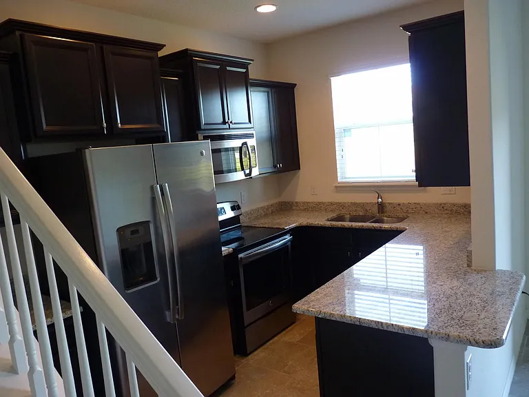 109 Langston Dr — Photo 2