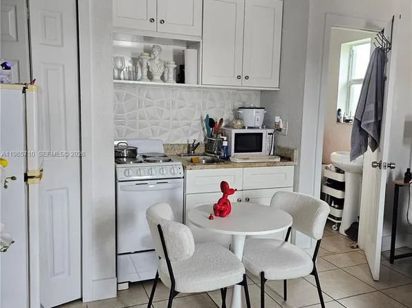 2513 SW 10th St APT 8, Miami, FL 33135