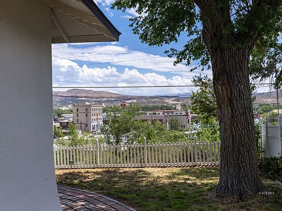 4th image of 360 New Pine St