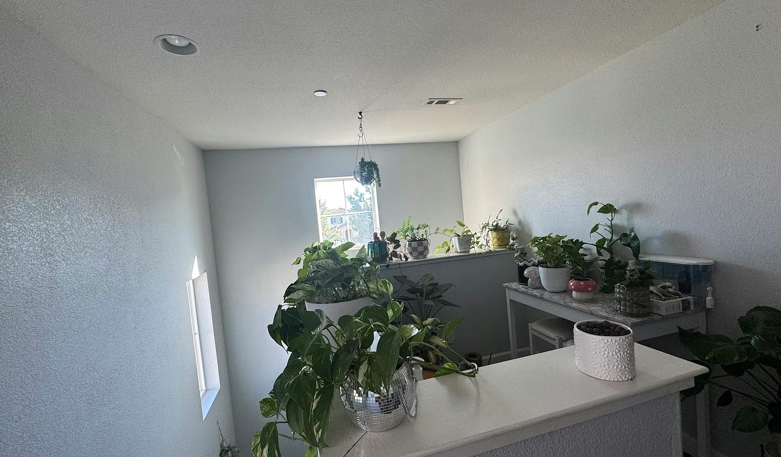 684 Embassy Cir — Photo 3