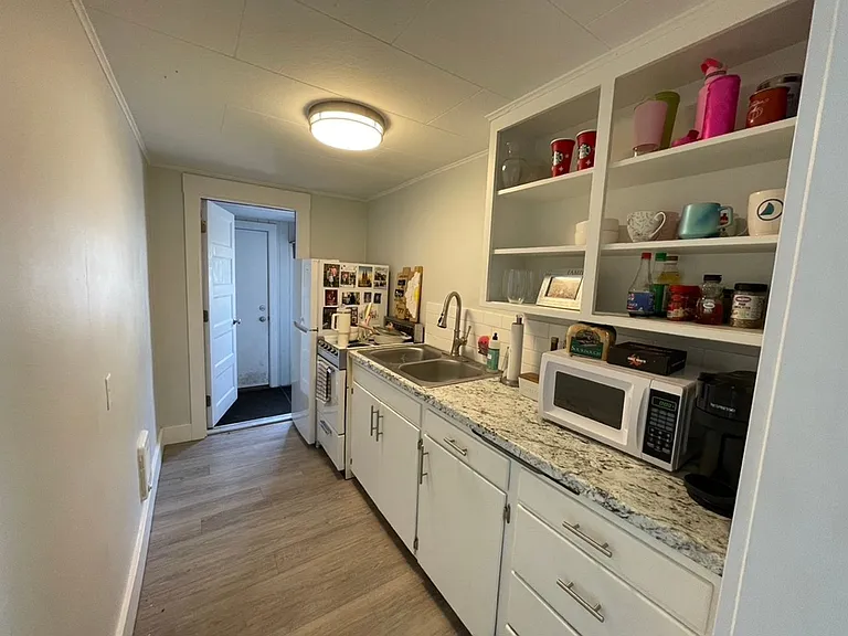 115 N Jackson St — Photo 3