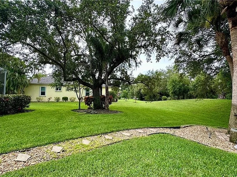 8850 Creek Run Dr — Photo 23