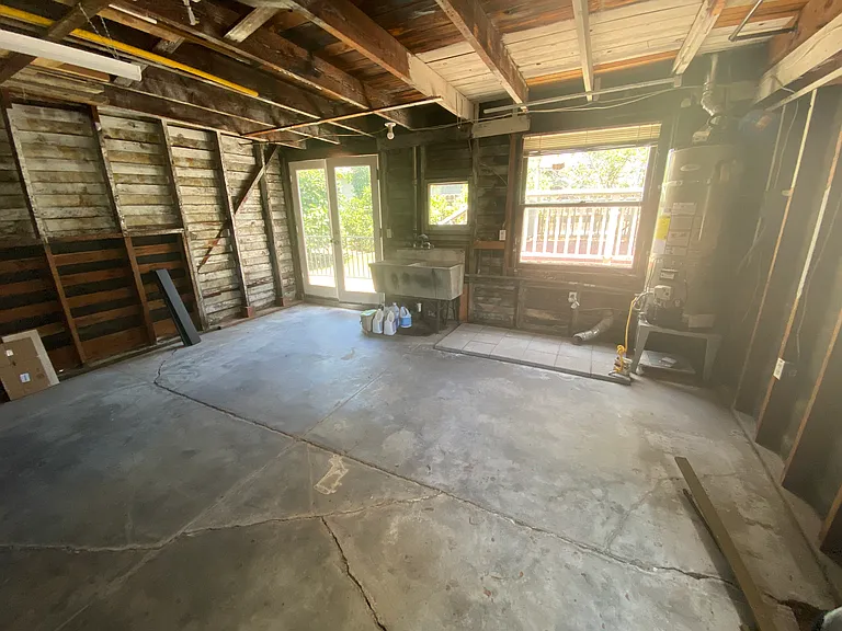 4646 Winona Ave — Photo 16
