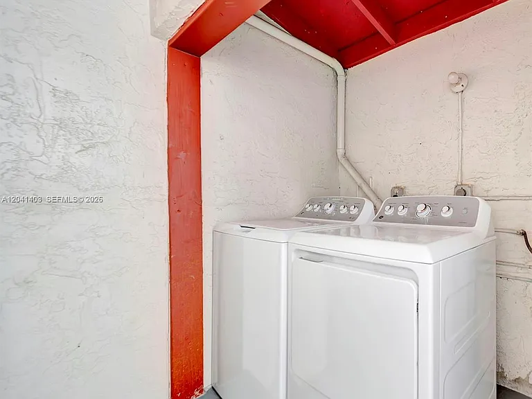 1083 W 38th St #23-8 — Photo 14