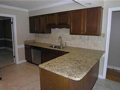 5th image of 2047 N Bridge Dr