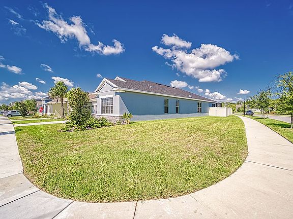 3rd image of 17572 Buckingham Garden Dr