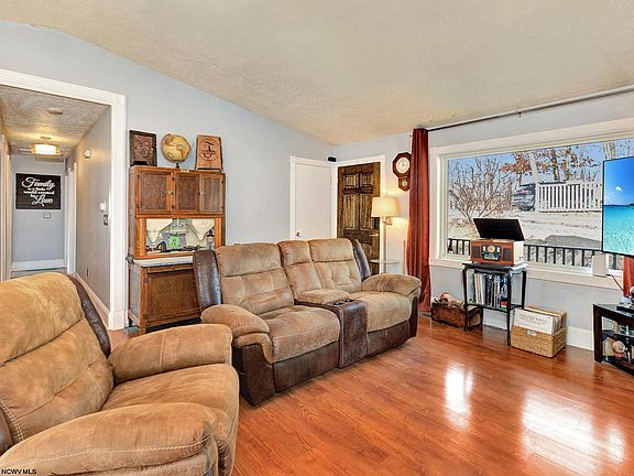 5th image of 42 Donaldson Ct