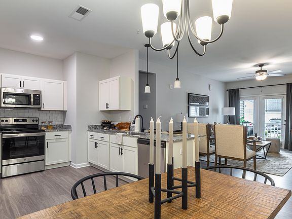 2nd image of 5600 Fountain Grove Cir #5861-104