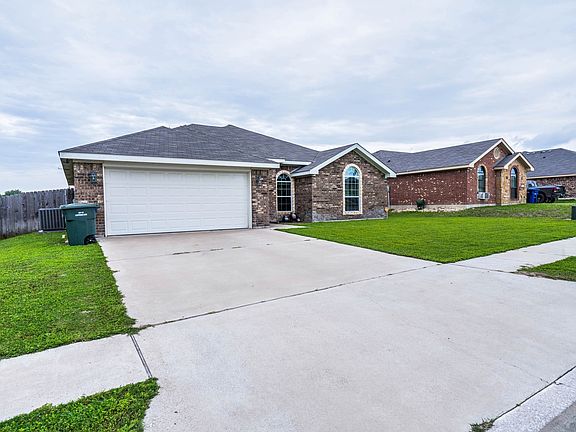 2nd image of 1907 Lindsey Dr