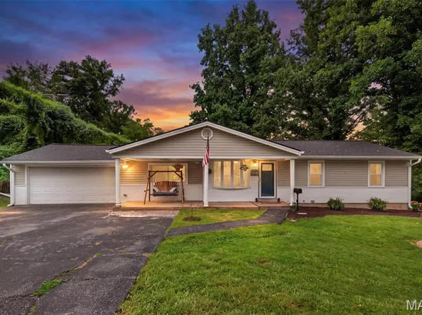 10800 Hobday Ave, Saint Ann, MO 63074