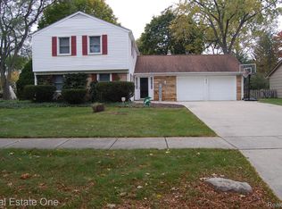 2512 Waltham Dr, Troy, MI 48085