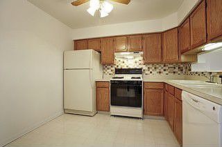 5th image of 340 Sheridan Dr APT 1D