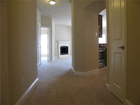 3rd image of 15621 Weymouth Dr