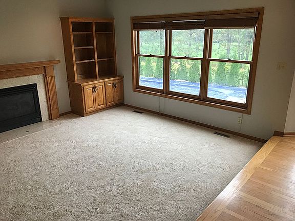 5th image of 653 207th Ave NE