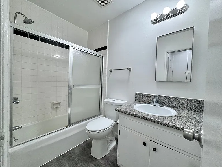 3860 Mentone Ave — Photo 14