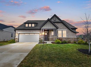 190 Winding Creek Dr, Springboro, OH 45066