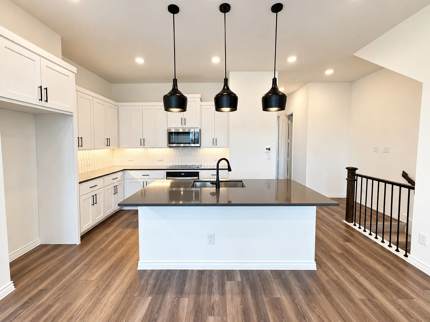 4 bed, 3.5 bath, 2120 sqft, $3,200 — Photo 2