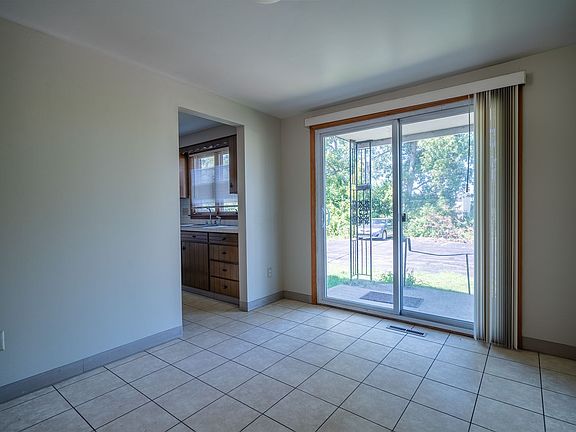 4th image of 44 Oakridge Dr APT 1