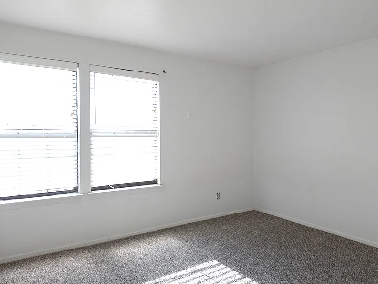 16001 E Alaska Pl — Photo 5