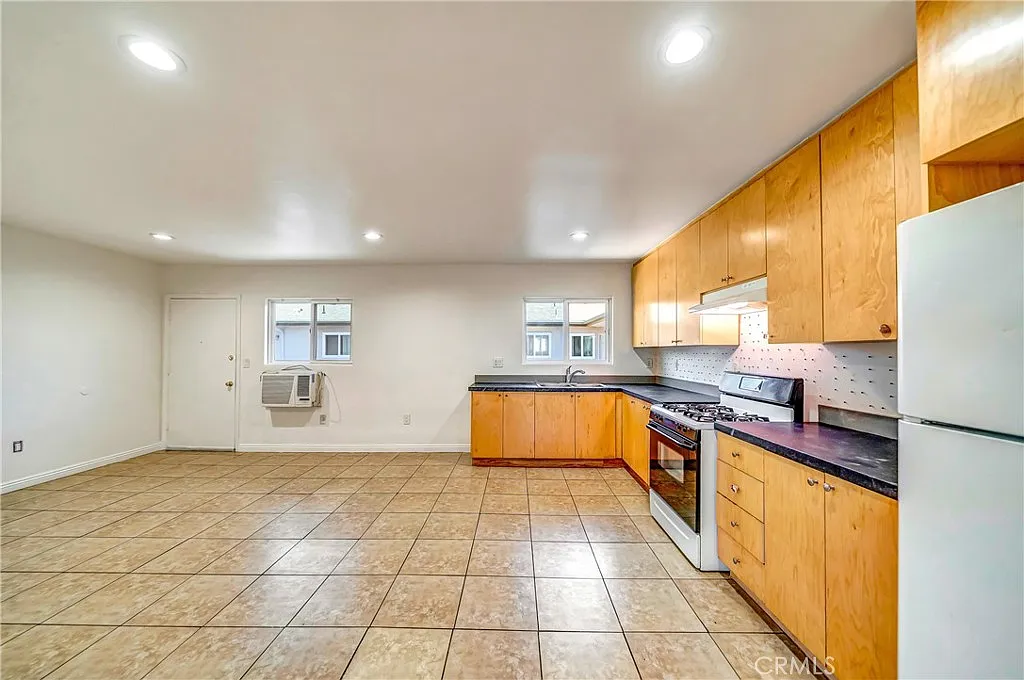 1 bed, 635 sqft, $1,800 — Photo 3