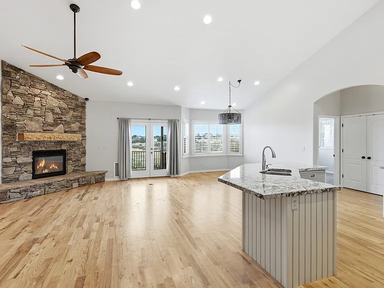 722 W Webb Rd — Photo 1