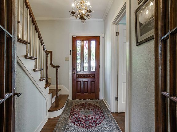 3rd image of 110 Luther Dr