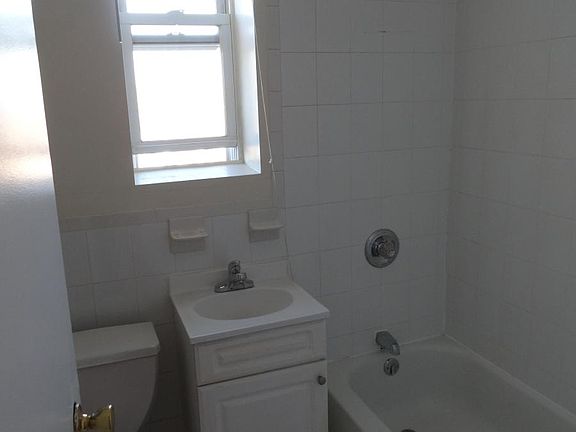 5th image of 11 Gifford Ave APT 1H