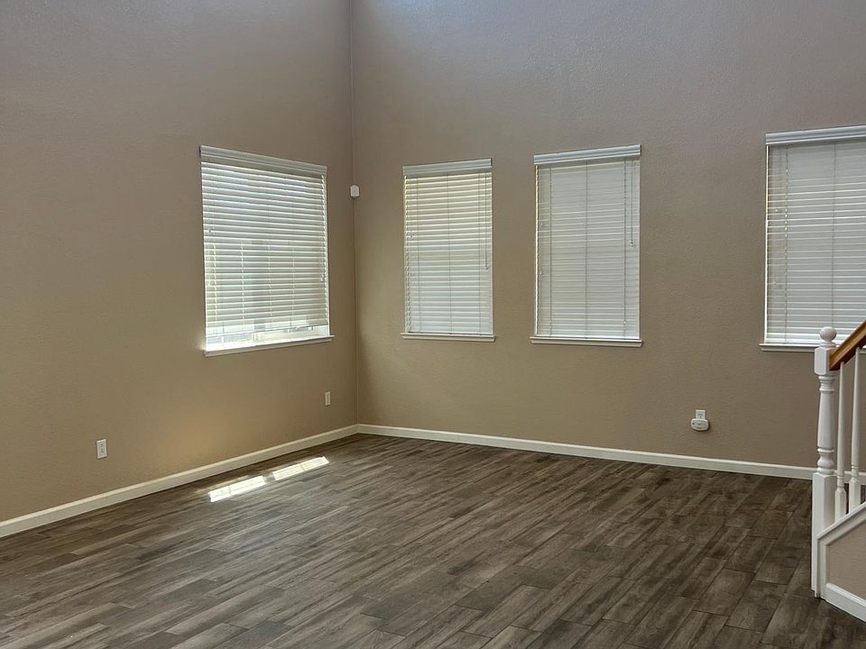 1st image of 10838 Lands End Dr
