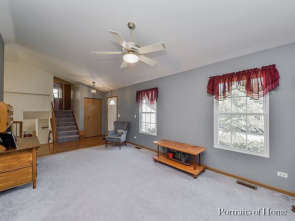 4th image of 2S551 River Oaks Dr