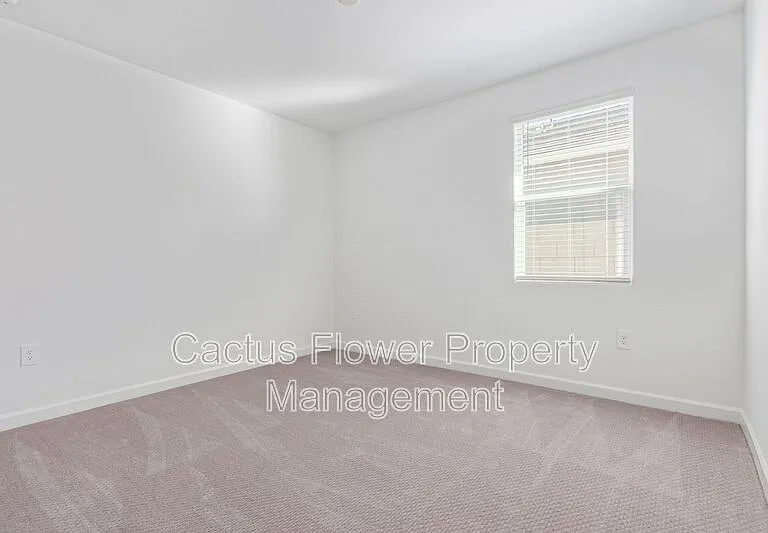 2124 W Sombra Ave — Photo 21