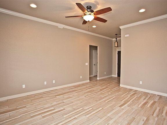 4th image of 804 NW 64th Ave
