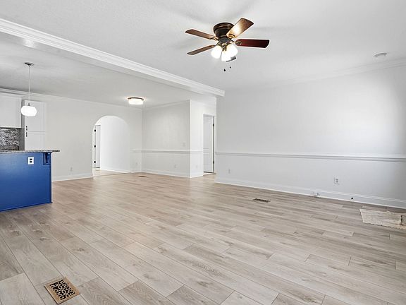 5th image of 351 Southern Pines Dr.
