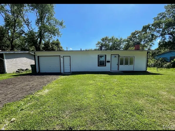 1114 Saint Helena Dr, Cahokia, IL 62206